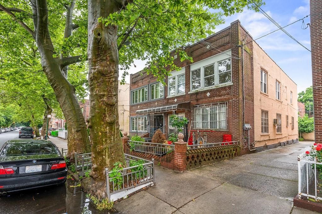 Photo of 32 Bay 34th Street, Brooklyn, NY 11214 (MLS # 493969)