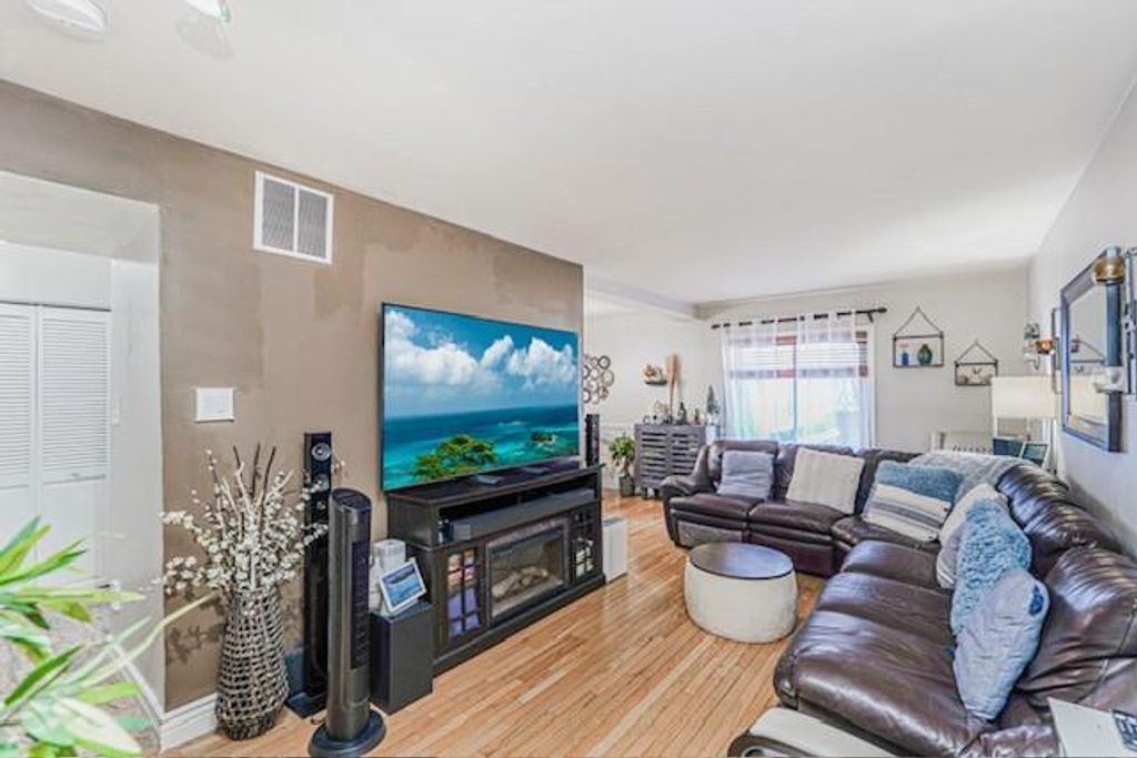 Photo of 442 Ilyssa Way, Staten Island, NY 10312 (MLS # 498596)