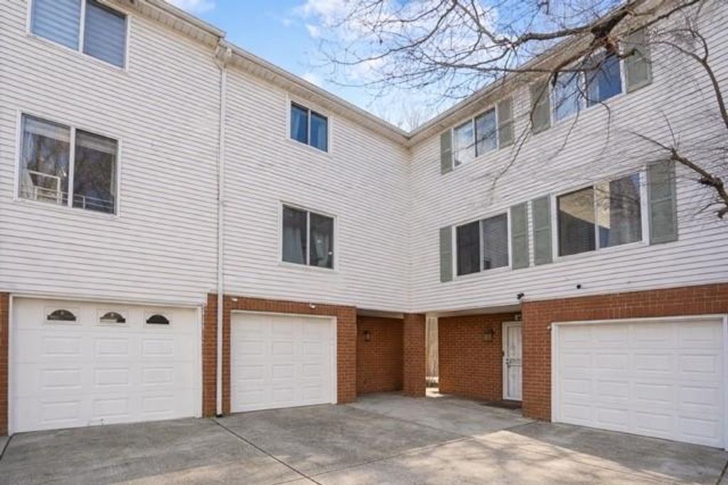 Photo of 442 Ilyssa Way, Staten Island, NY 10312 (MLS # 498596)