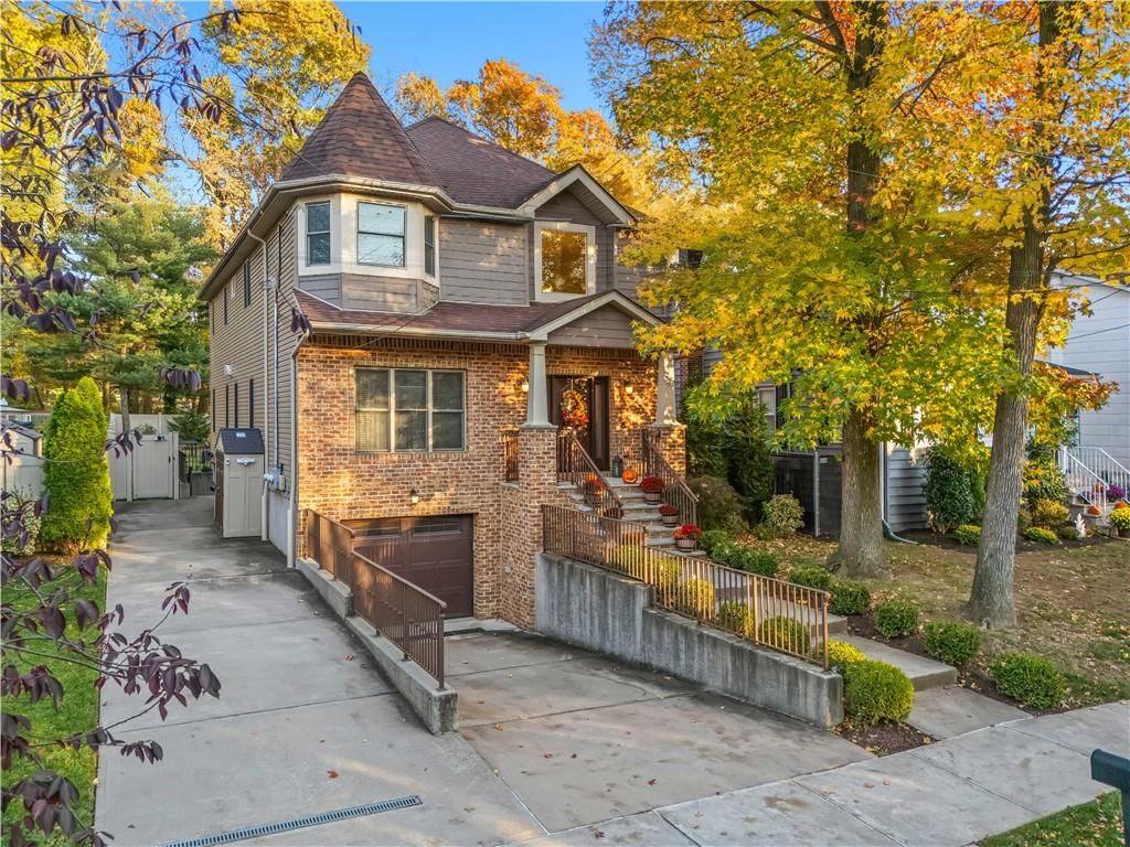 Photo of 109 Madsen Avenue, Staten Island, NY 10309 (MLS # 497144)