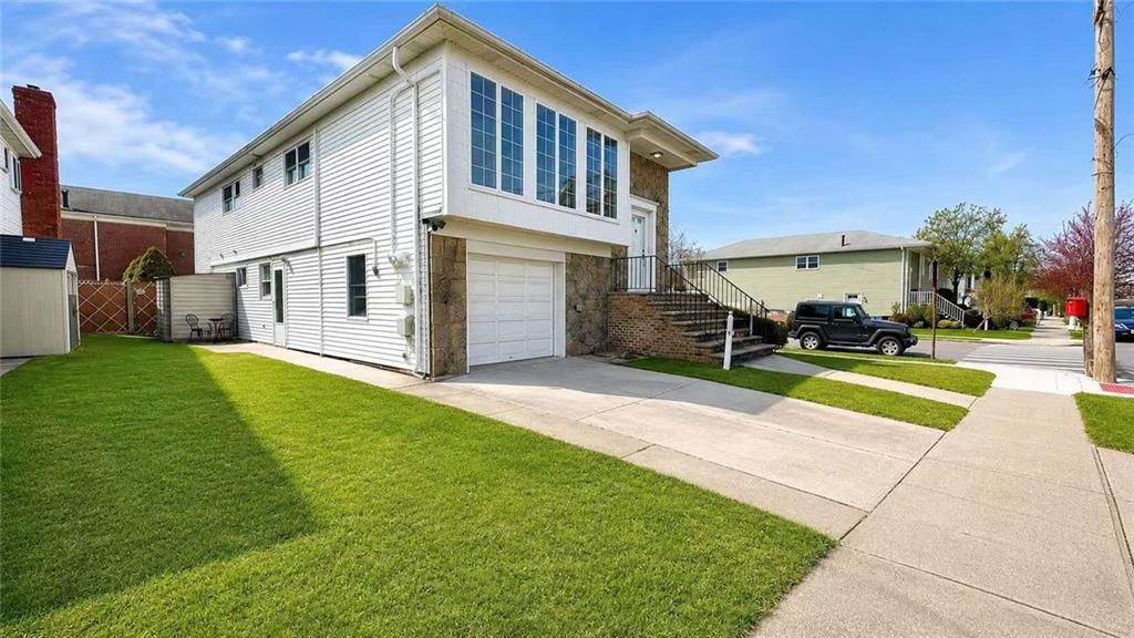 Photo of 128 Queen Street, Staten Island, NY 10314 (MLS # 503011)