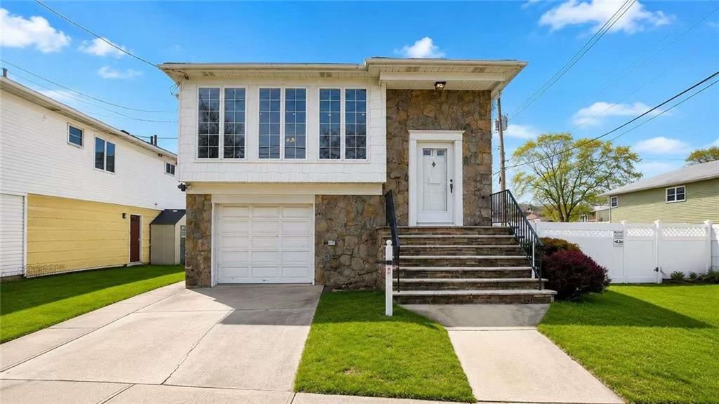 Photo of 128 Queen Street, Staten Island, NY 10314 (MLS # 503011)