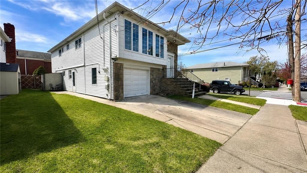 Photo of 128 Queen Street, Staten Island, NY 10314 (MLS # 503011)