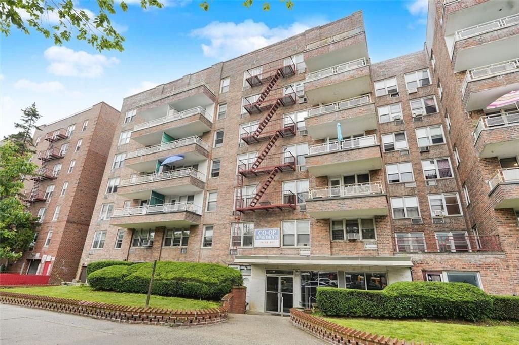 Photo of 2785 Ocean Parkway #2G, Brooklyn, NY 11235 (MLS # 498851)
