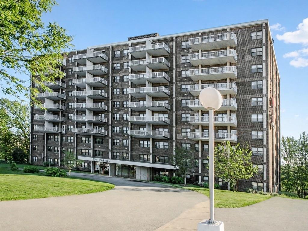 Photo of 1100 Clove Road #3C, Staten Island, NY 10301 (MLS # 505128)