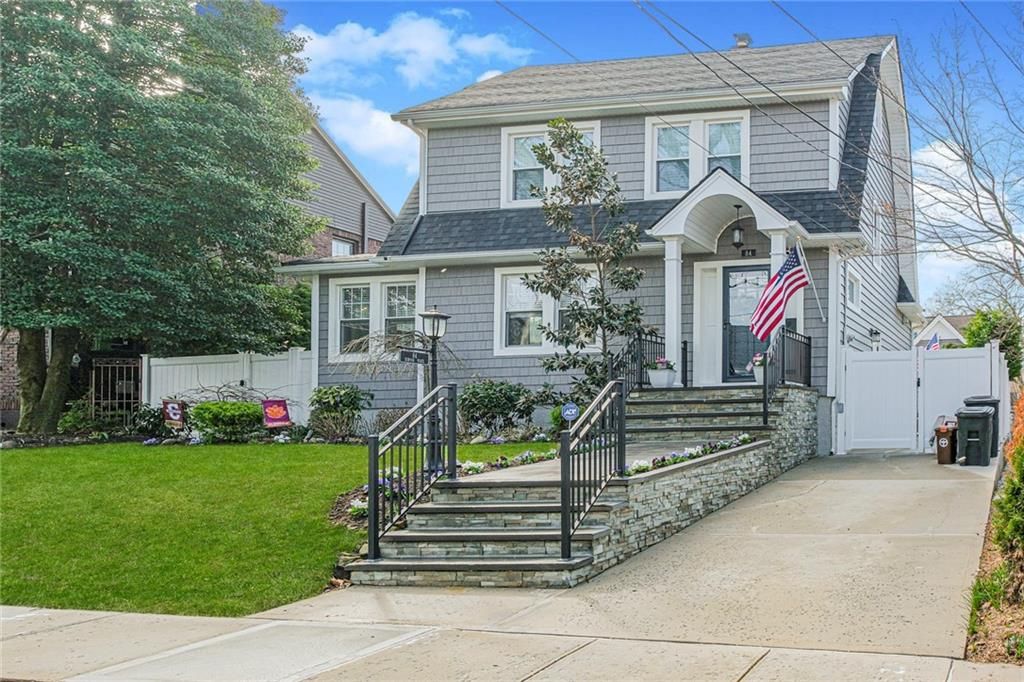 Photo of 84 Elwood Place, Staten Island, NY 10301 (MLS # 500141)