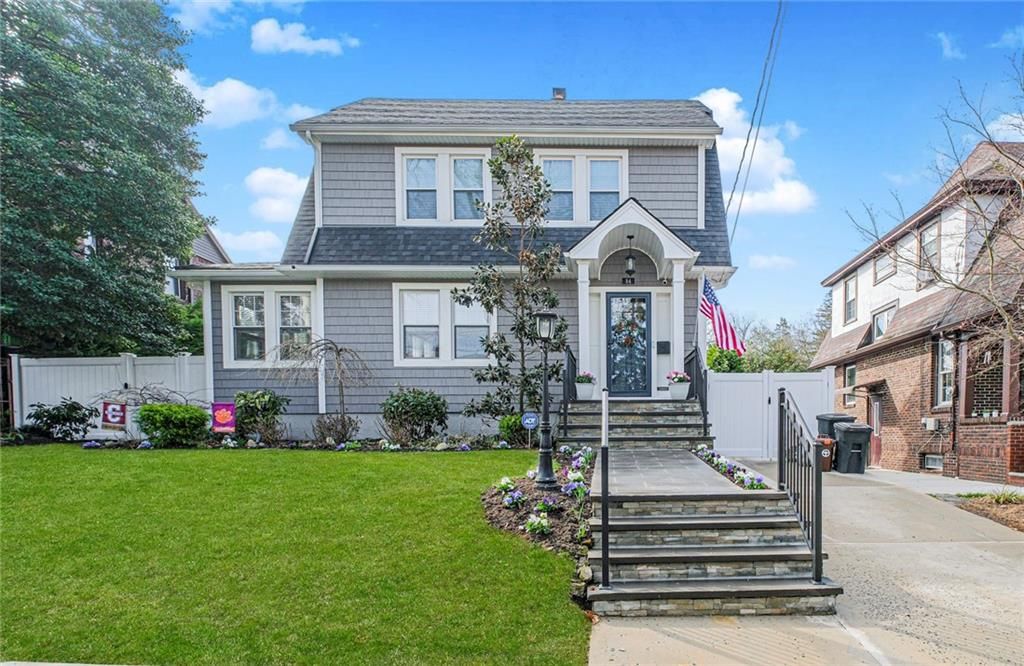 Photo of 84 Elwood Place, Staten Island, NY 10301 (MLS # 500141)