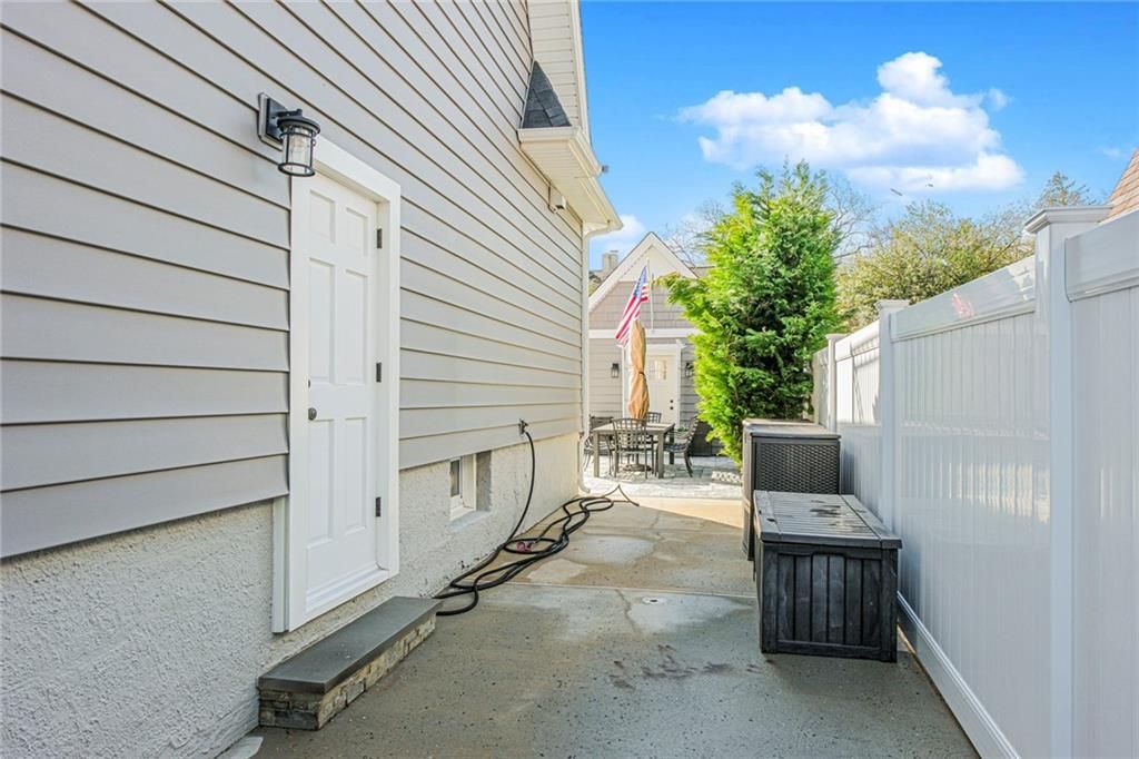 Photo of 84 Elwood Place, Staten Island, NY 10301 (MLS # 500141)
