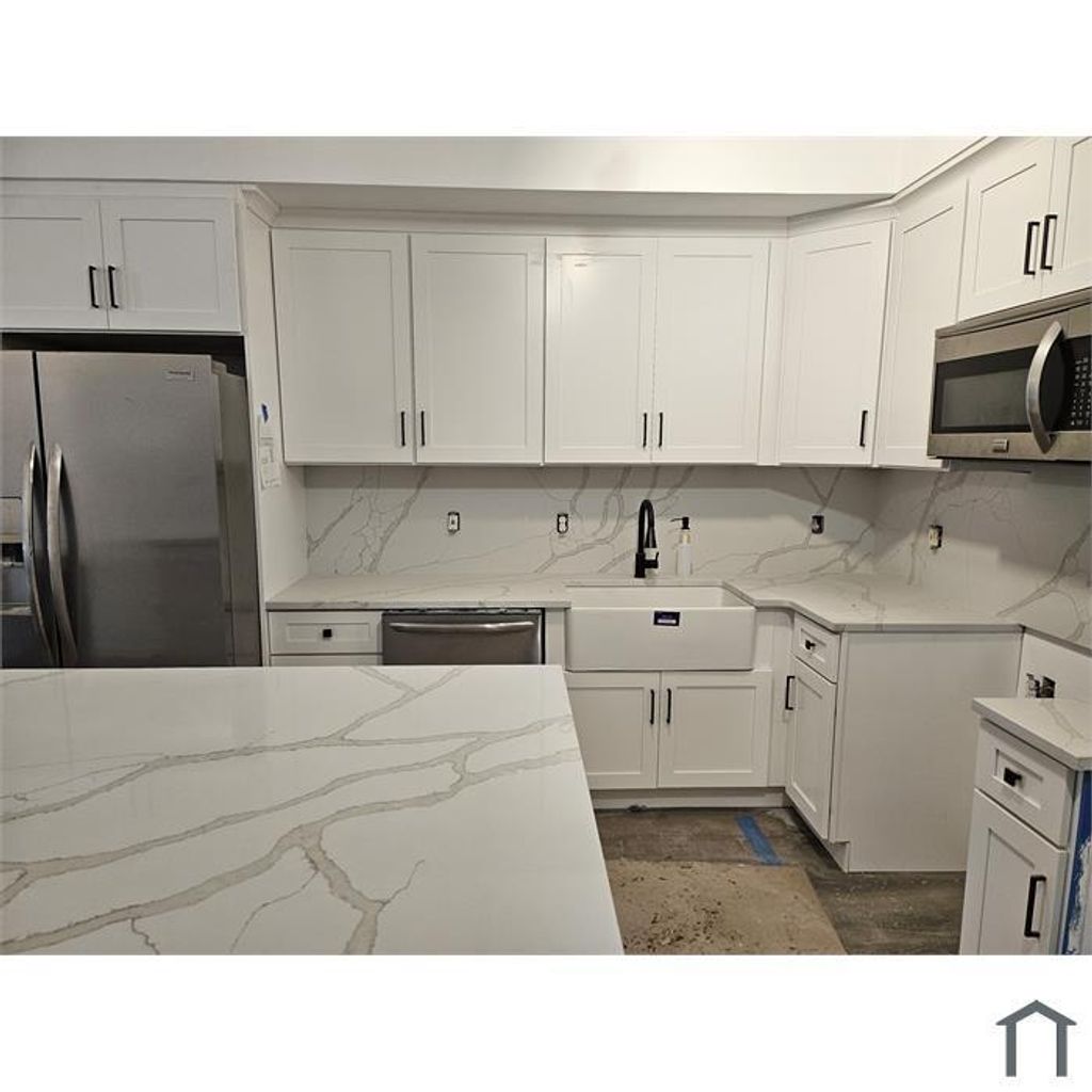 Photo of 18 Layton Avenue, Staten Island, NY 10301 (MLS # 499330)