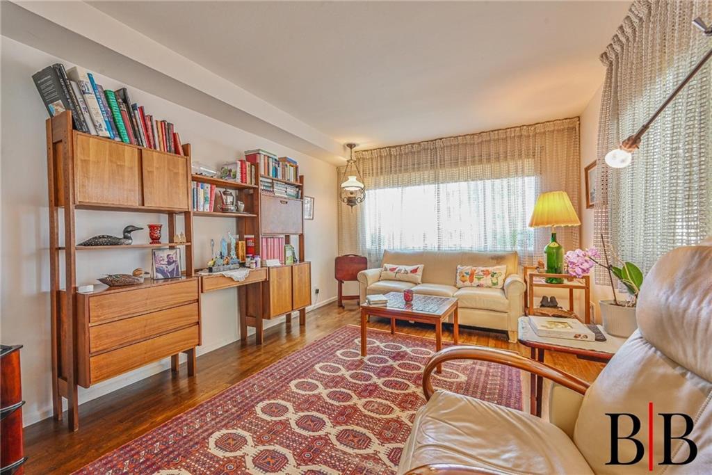 203 Whitman Drive, Brooklyn, New York image 6