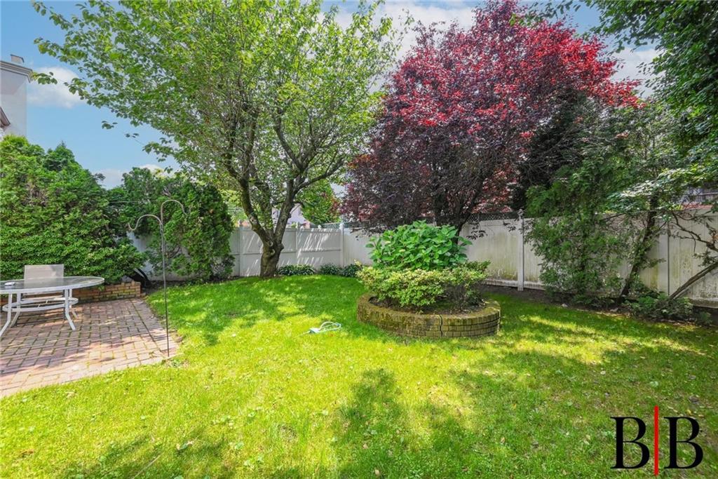 203 Whitman Drive, Brooklyn, New York image 22