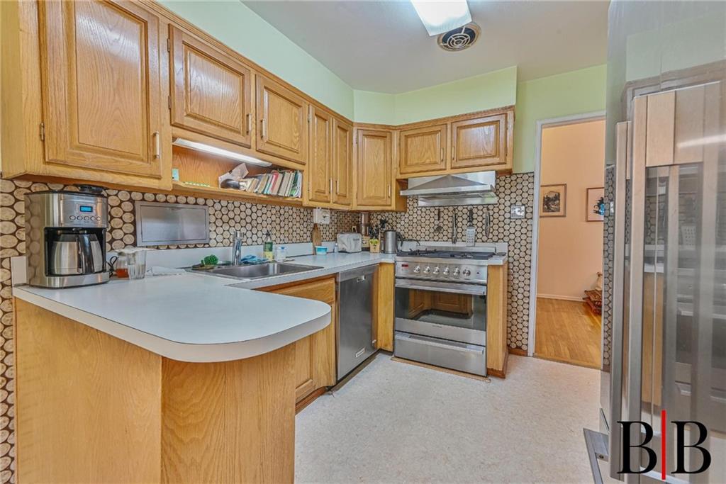 203 Whitman Drive, Brooklyn, New York image 11