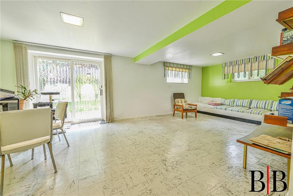 203 Whitman Drive, Brooklyn, New York image 19