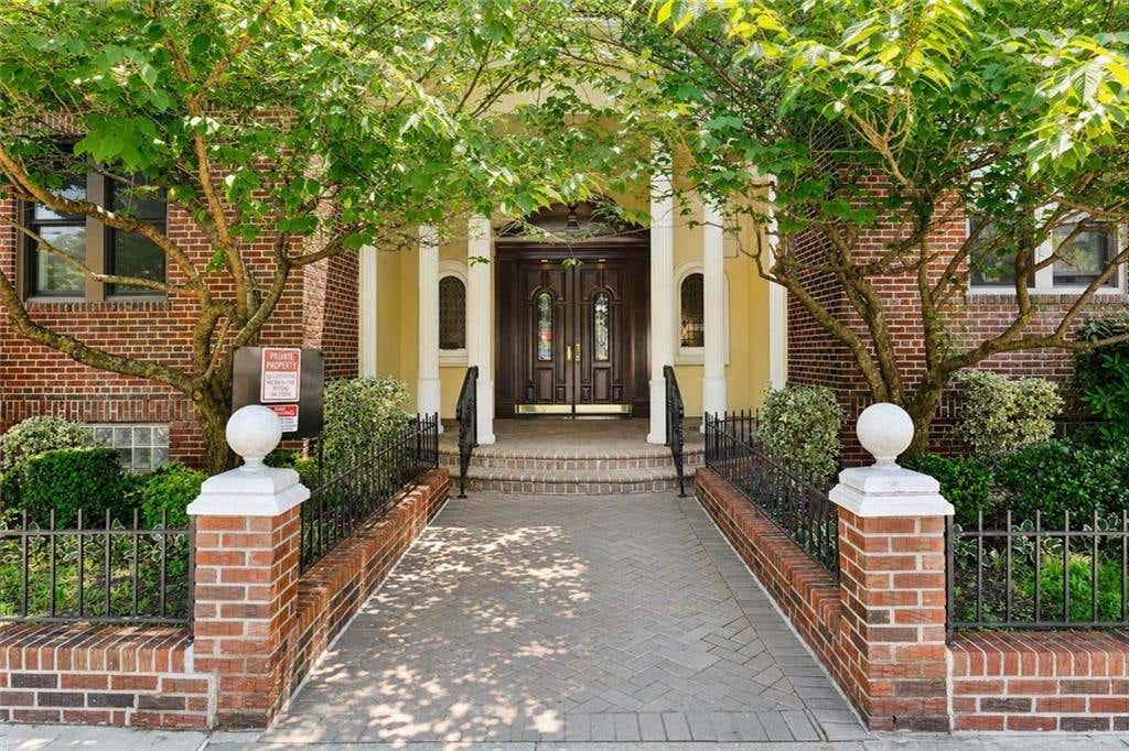 Photo of 110 Shore Boulevard #5K, Brooklyn, NY 11235 (MLS # 502773)