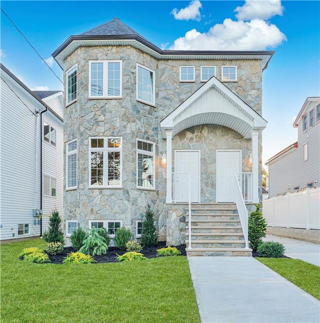 Photo of 28 Waterside Parkway, Staten Island, NY 10308 (MLS # 496935)