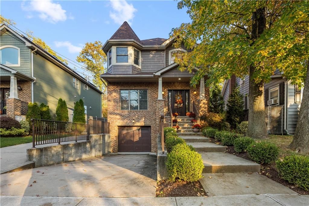 Photo of 109 Madsen Avenue, Staten Island, NY 10309 (MLS # 500222)