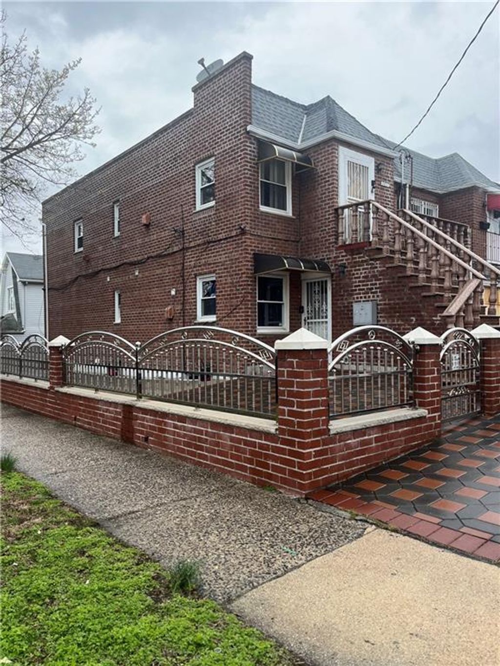 Photo of 9801 Seaview Avenue, Brooklyn, NY 11236 (MLS # 490821)