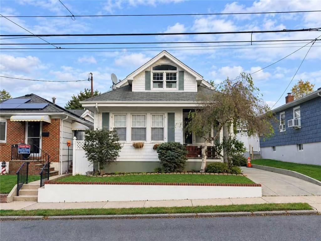 Photo of 305 Bidwell Avenue, Staten Island, NY 10314 (MLS # 505030)