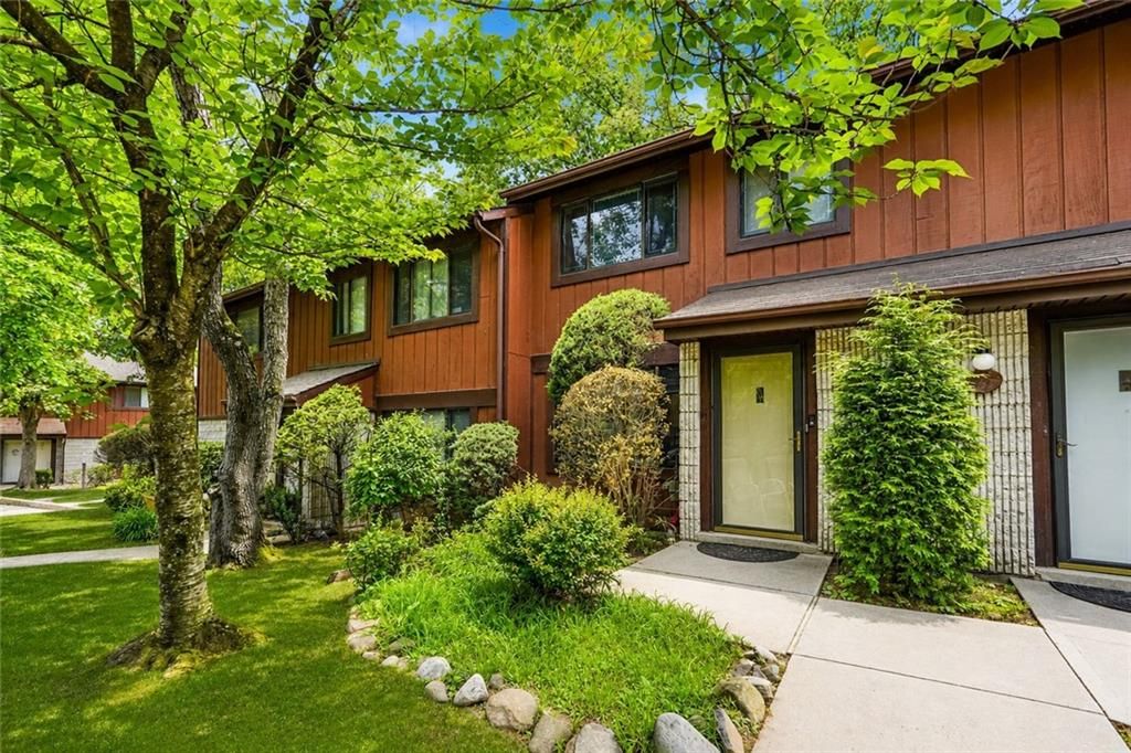 Photo of 76 Belmar Drive #76, Staten Island, NY 10314 (MLS # 501457)