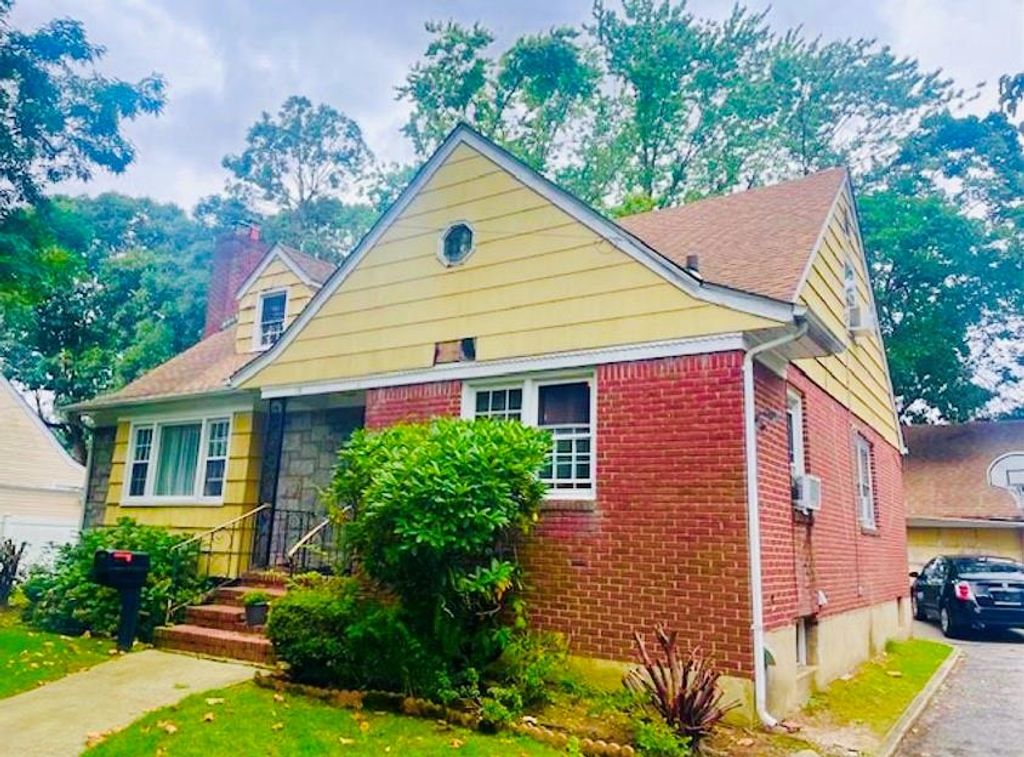 Photo of 114 Camdike Street, Valley Stream, NY 11580 (MLS # 497654)