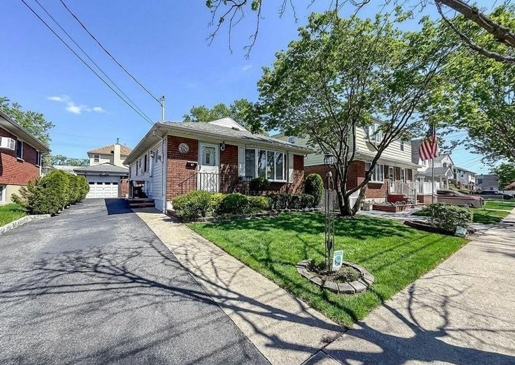 Photo of 69 Reno Avenue, Staten Island, NY 10306 (MLS # 501281)