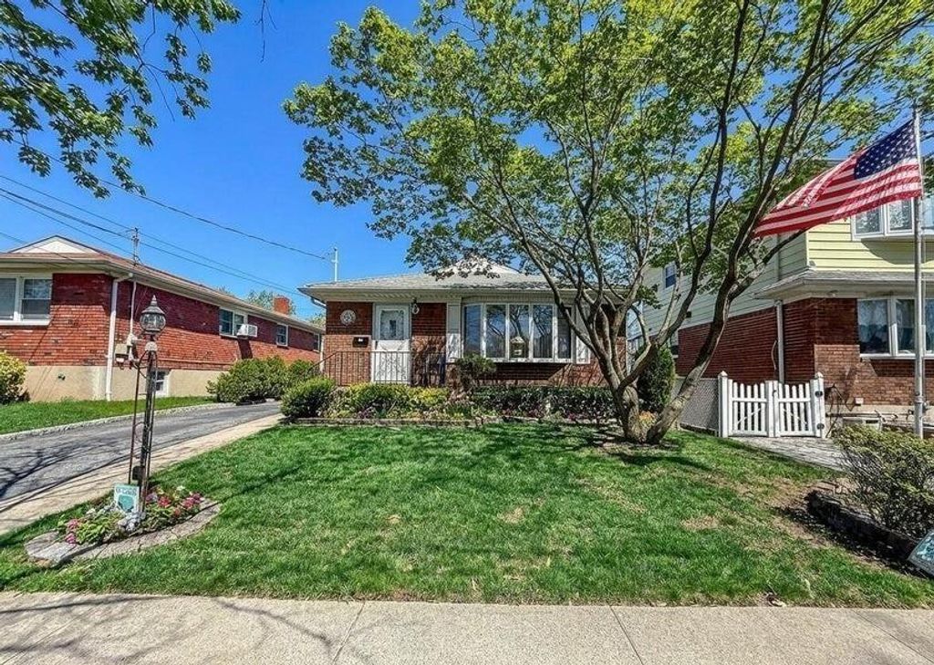 Photo of 69 Reno Avenue, Staten Island, NY 10306 (MLS # 501281)