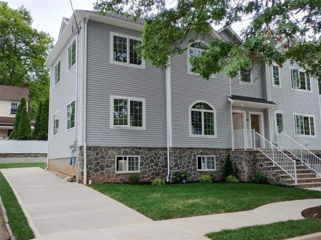Photo of 10 Ludwig Street, Staten Island, NY 10310 (MLS # 496482)