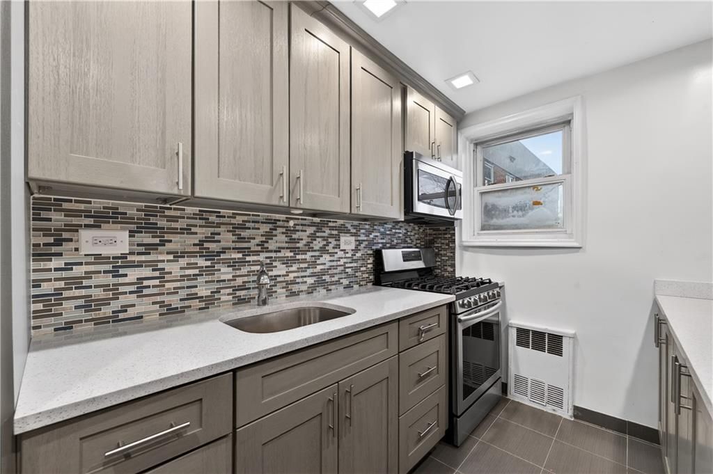 Photo of 66-92 Selfridge Street #5C, Queens, NY 11375 (MLS # 498980)