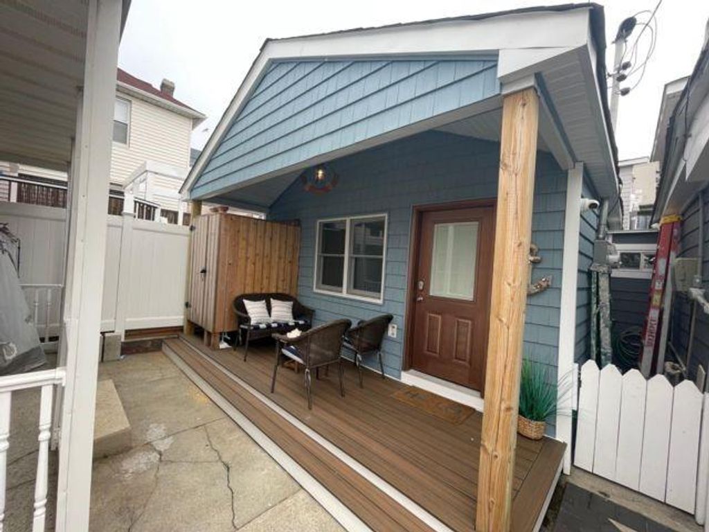 Photo of 190 Beach 109th Street, Rockaway Park, NY 11694 (MLS # 497645)