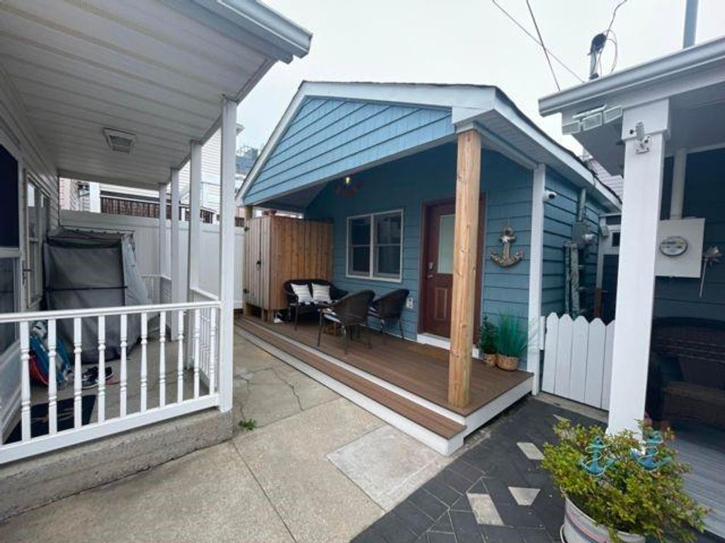 Photo of 190 Beach 109th Street, Rockaway Park, NY 11694 (MLS # 497645)