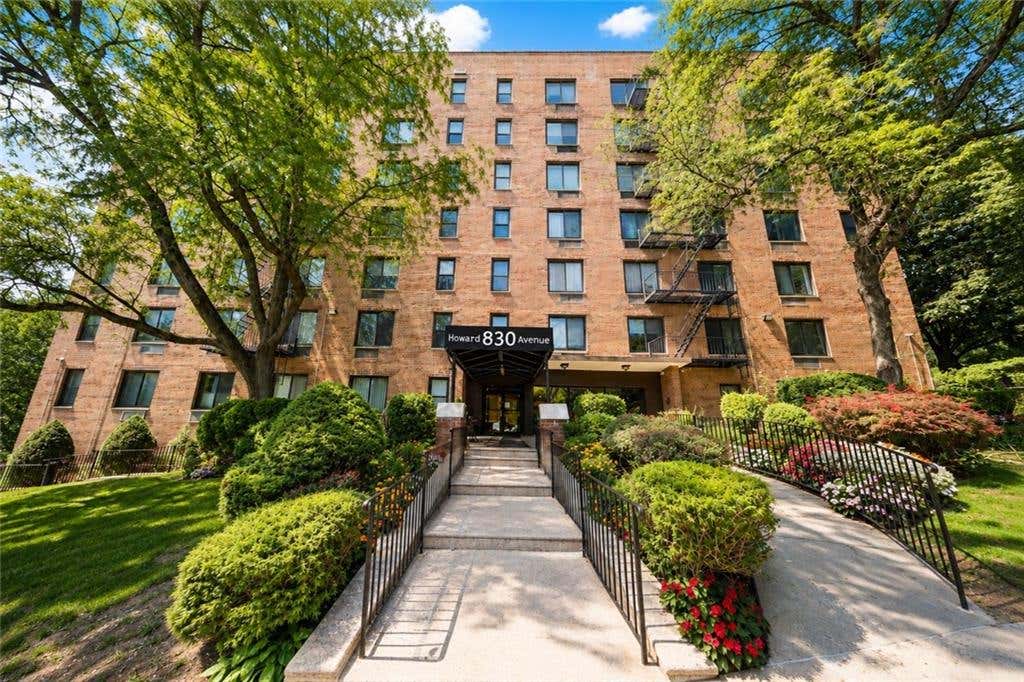 Photo of 830 Howard Avenue #6K, Staten Island, NY 10301 (MLS # 503787)