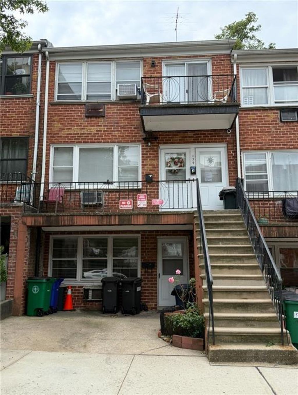 Photo of 154 Bay Ridge Parkway, Brooklyn, NY 11209 (MLS # 496494)