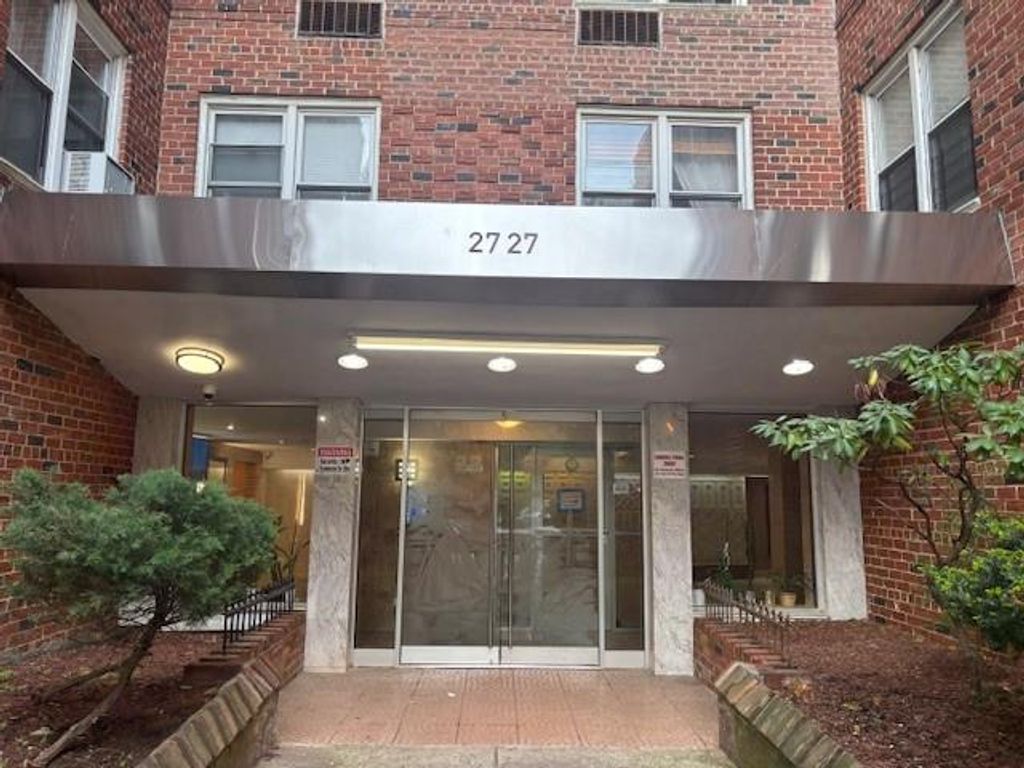 Photo of 2727 Ocean Parkway #C4, New York, NY 11235 (MLS # 499000)