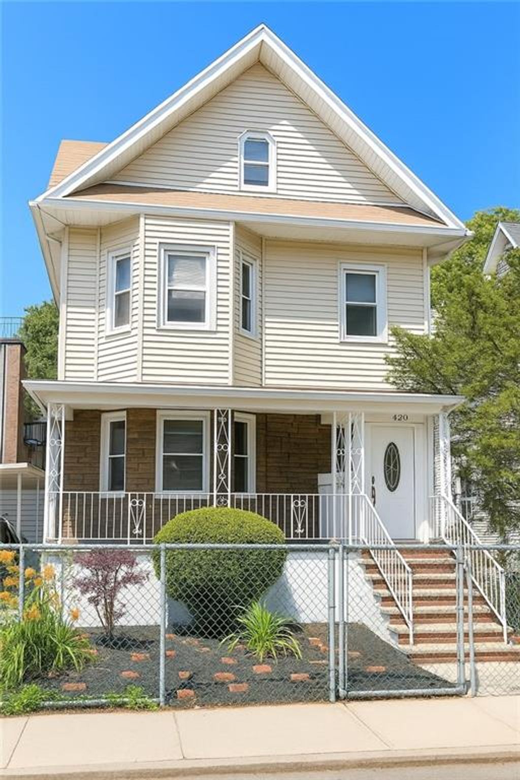 Photo of 420 Stratford Road, Brooklyn, NY 11218 (MLS # 490573)