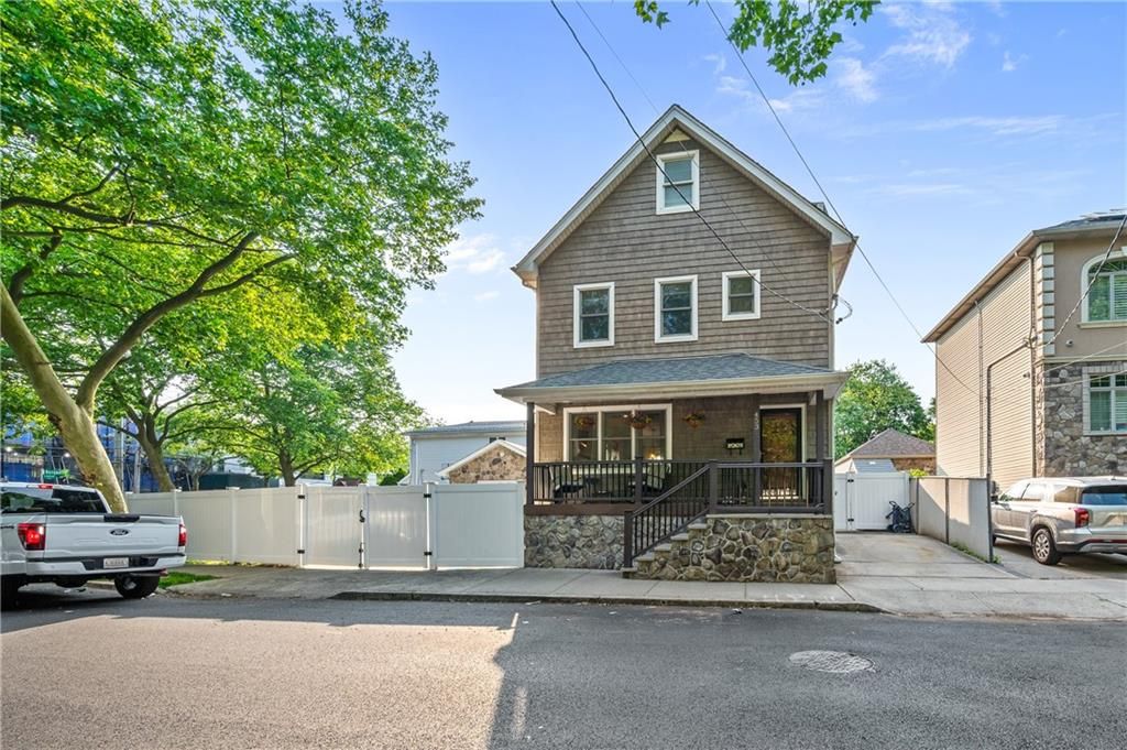 Photo of 453 Railroad Avenue, Staten Island, NY 10304 (MLS # 496269)
