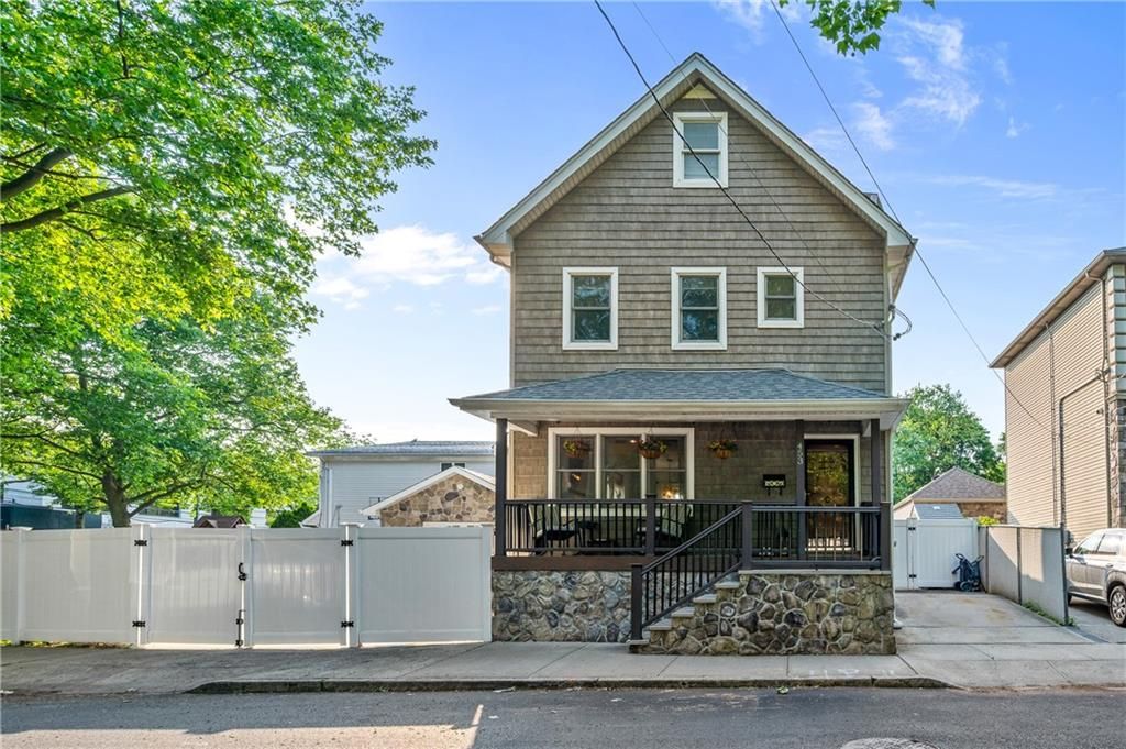 Photo of 453 Railroad Avenue, Staten Island, NY 10304 (MLS # 496269)