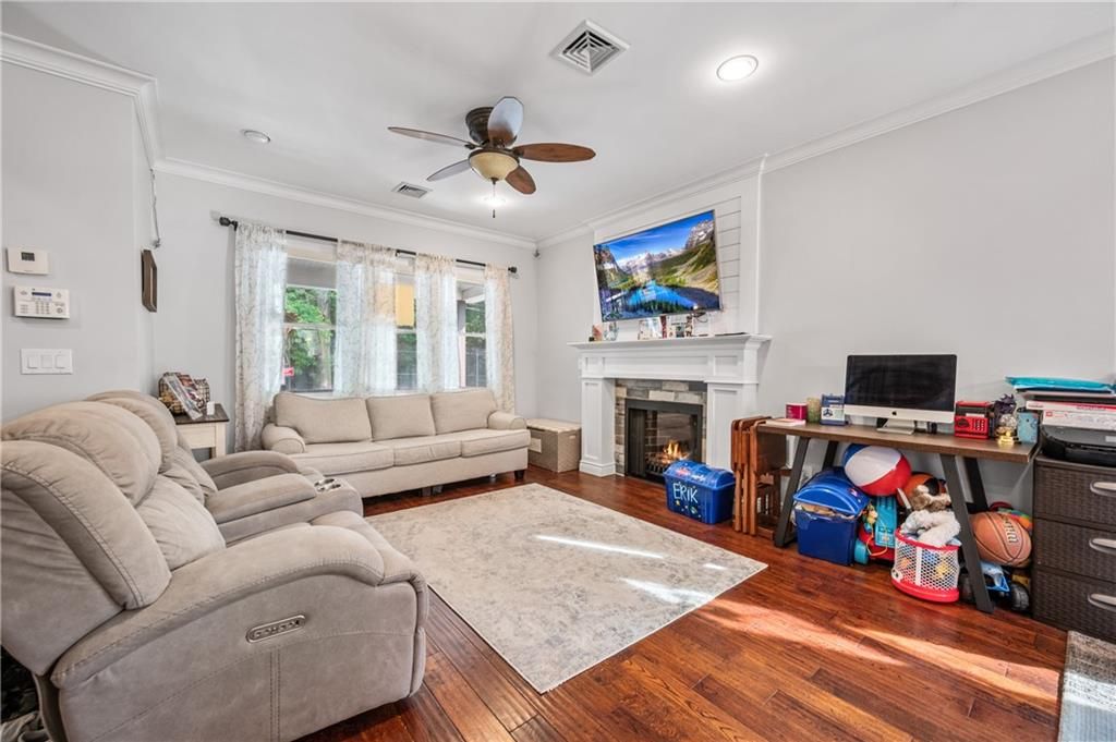 Photo of 453 Railroad Avenue, Staten Island, NY 10304 (MLS # 496269)