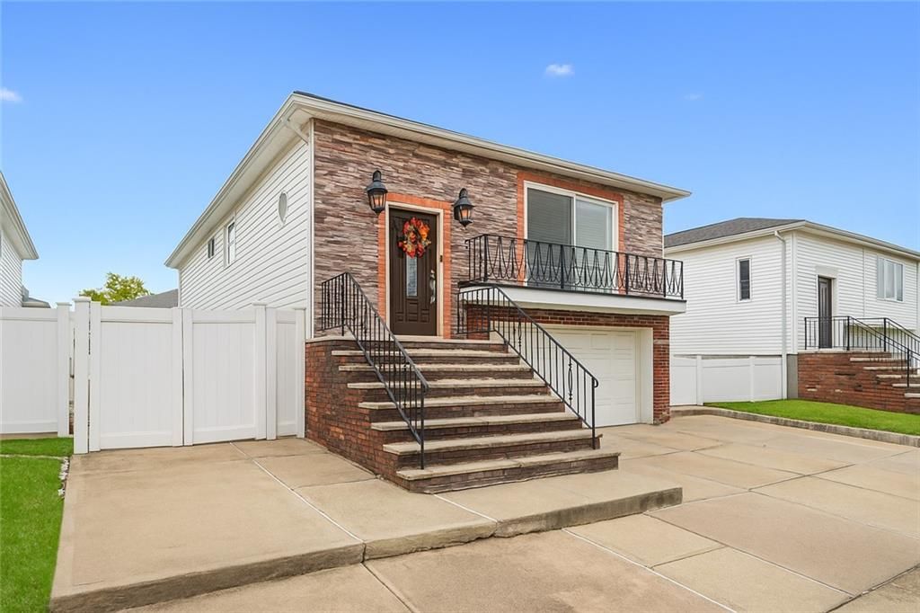 Photo of 28 Drumgoole Road, Staten Island, NY 10312 (MLS # 498187)