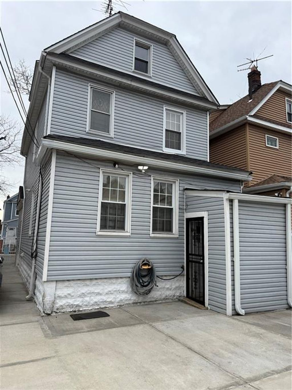 Photo of 139-19 88th Road, Jamaica, NY 11435 (MLS # 500144)