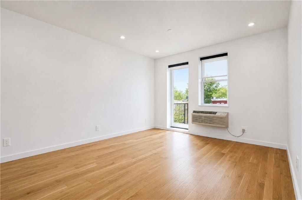Photo of 44 Euclid Avenue #3B, Brooklyn, NY 11208 (MLS # 500732)
