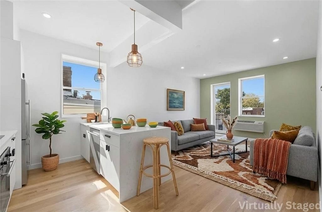 Photo of 44 Euclid Avenue #3B, Brooklyn, NY 11208 (MLS # 500732)