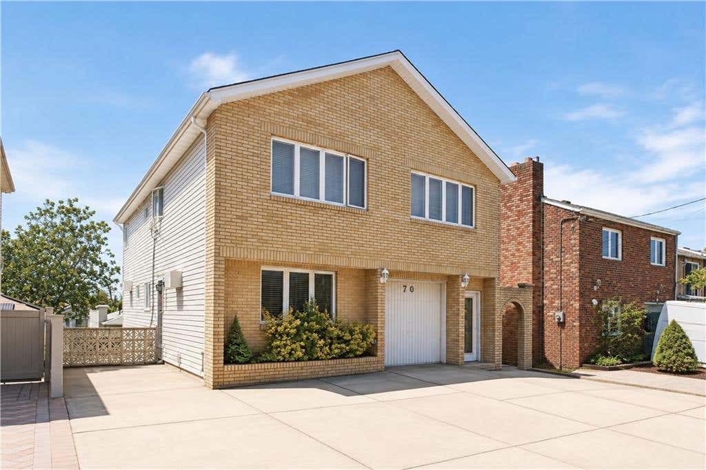 Photo of 70 Roosevelt Avenue, Staten Island, NY 10314 (MLS # 503513)