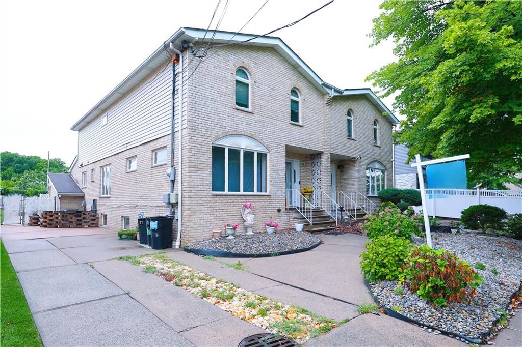 Photo of 57 Speedwell Avenue, Staten Island, NY 10314 (MLS # 495015)