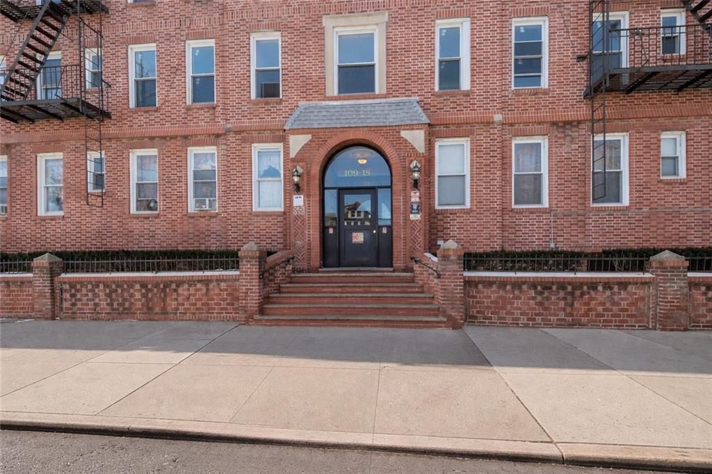 Photo of 109-18 Lefferts Boulevard #D2, Queens, NY 11420 (MLS # 498719)