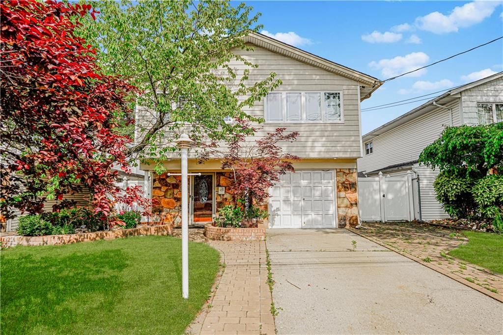 Photo of 15 Oliver Place, Staten Island, NY 10314 (MLS # 493295)