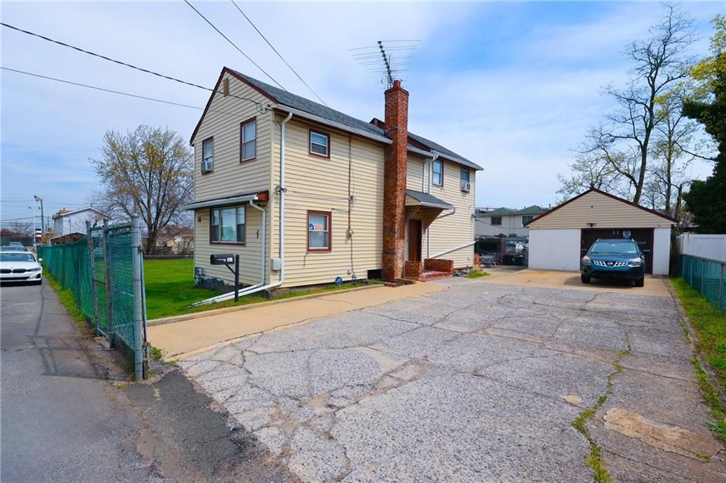 Photo of 31 Post Lane, Staten Island, NY 10303 (MLS # 500590)