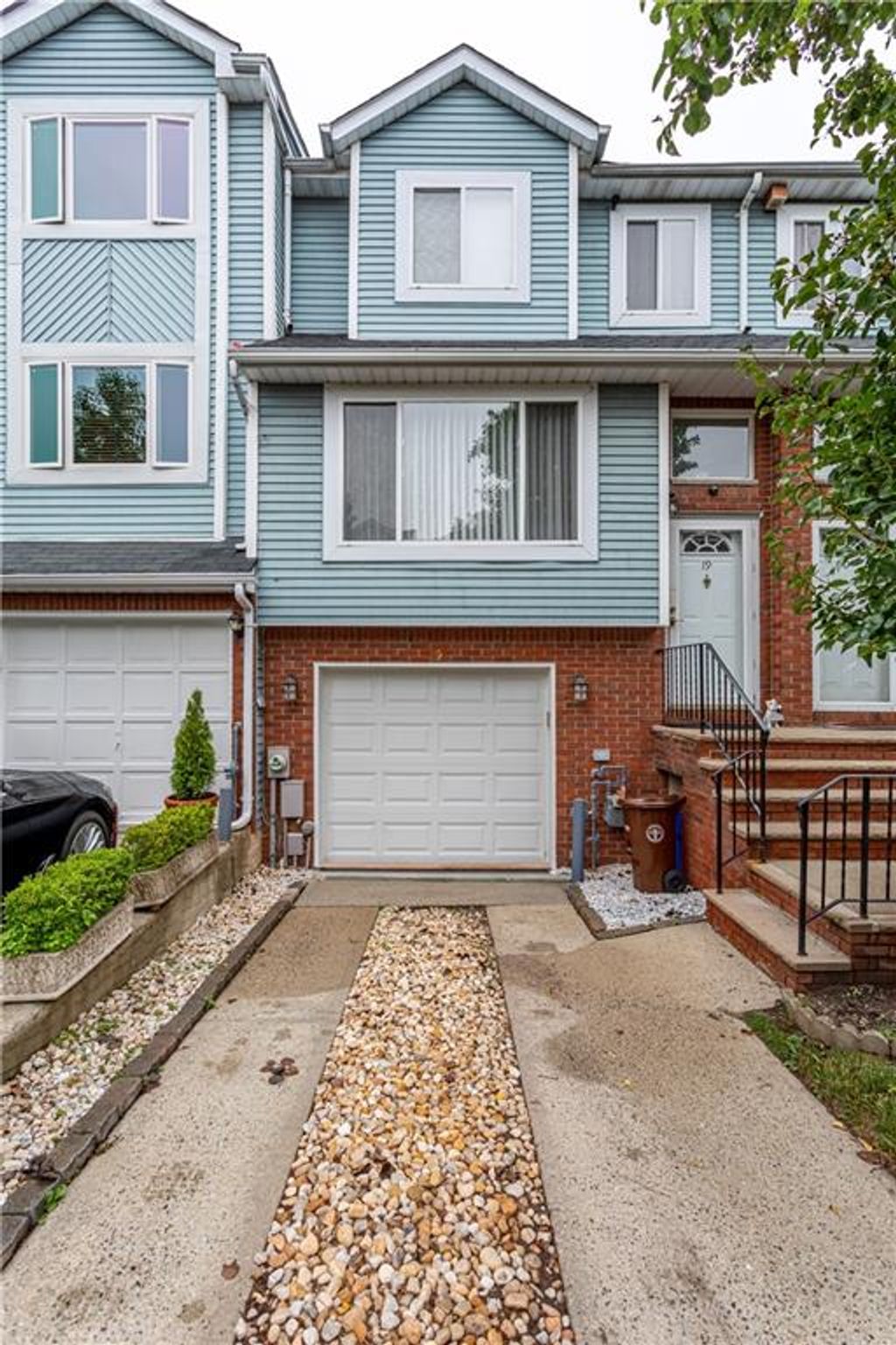 Photo of 19 Pembrook Loop, Staten Island, NY 10309 (MLS # 502937)