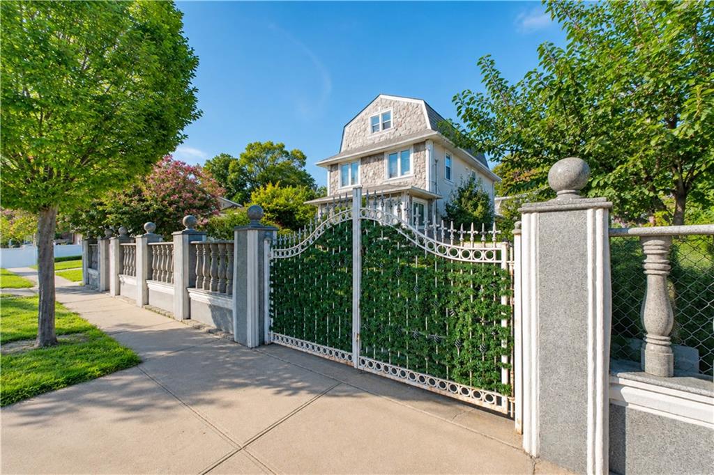 Photo of 4293 Richmond Avenue, Staten Island, NY 10312 (MLS # 503719)