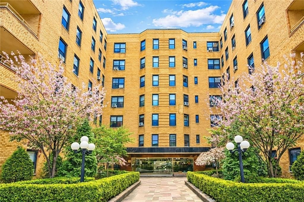Photo of 2 West End Avenue #5P, Brooklyn, NY 11235 (MLS # 499754)