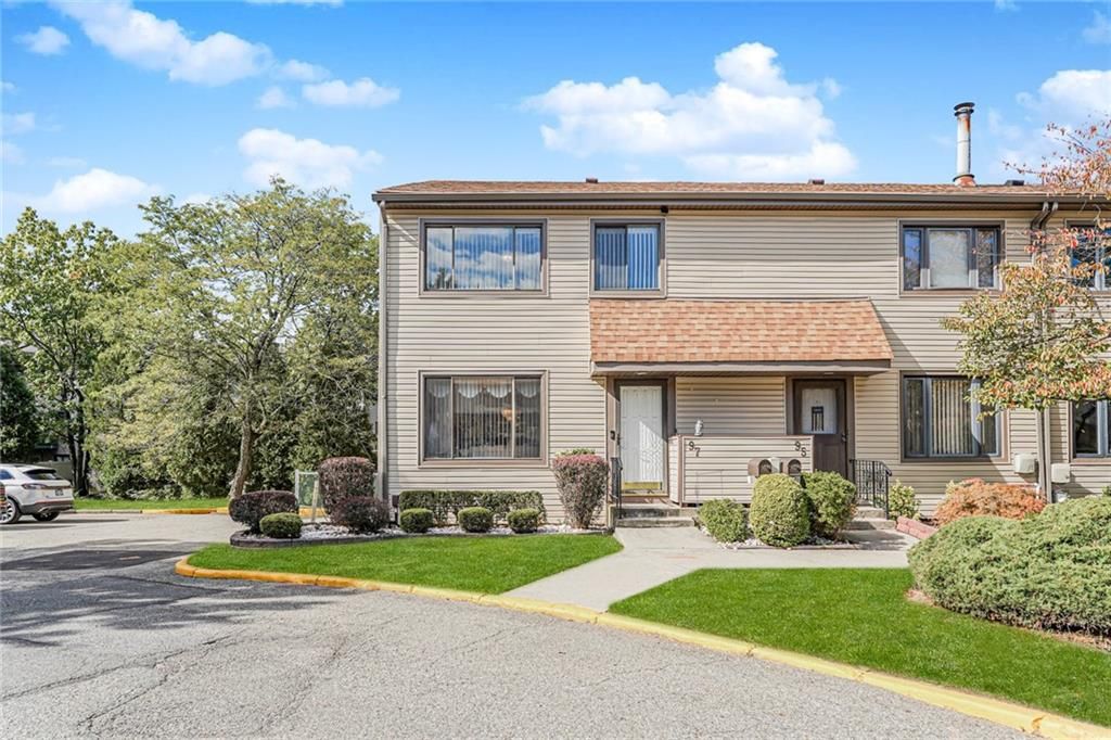 Photo of 97 Bower Court #1, Staten Island, NY 10309 (MLS # 496323)